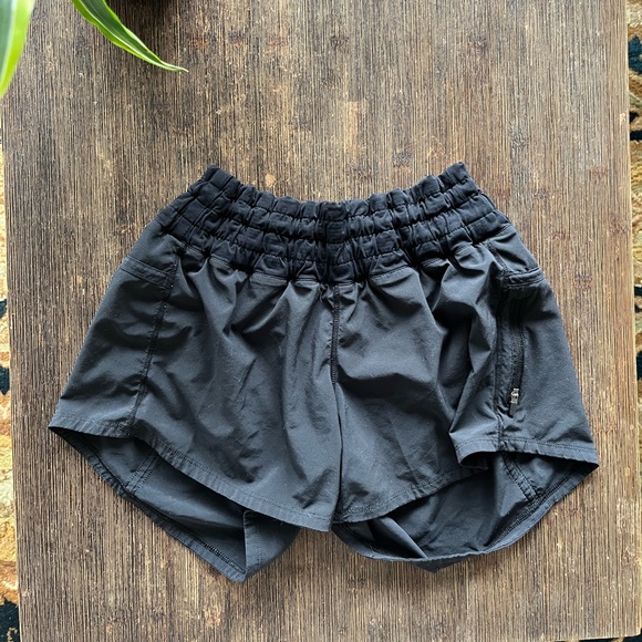 Lulu Shorts - Picture 1 of 2